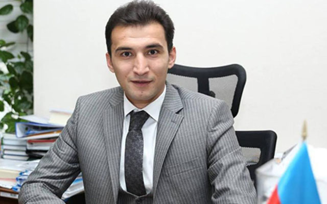 Şura Katibliyinin əməkdaşı layihələrdən yazdı