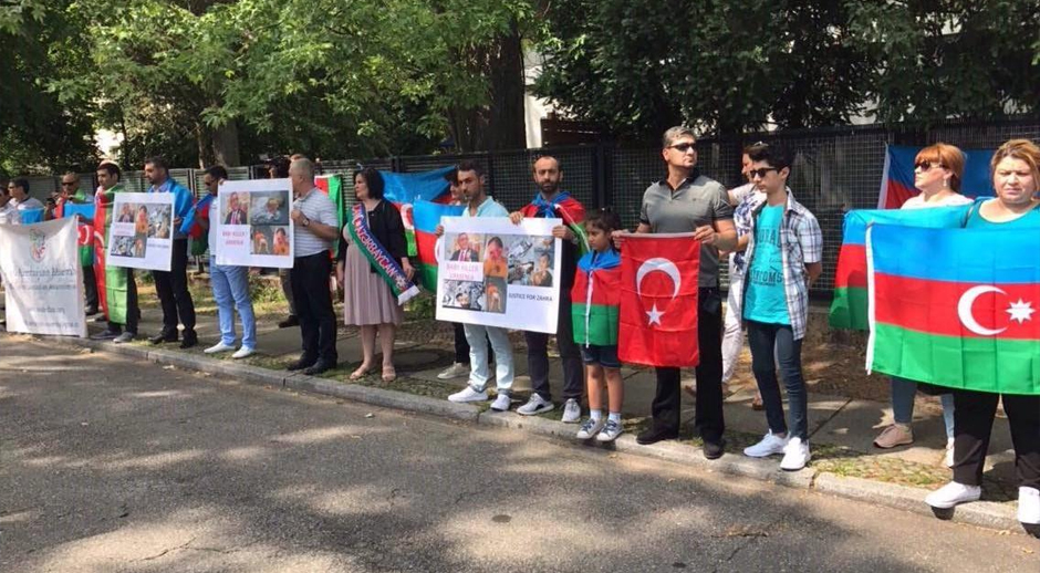 Azərbaycanlılar Ermənistanın Almaniyadakı Səfirliyi önündə etiraz aksiyası keçirib