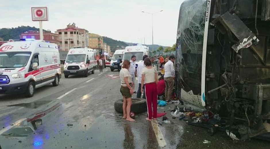 İcra başçısının işlətməyə apardığı xadiməçilərin avtobusu aşdı – 15 nəfərin vəziyyəti ağırdır