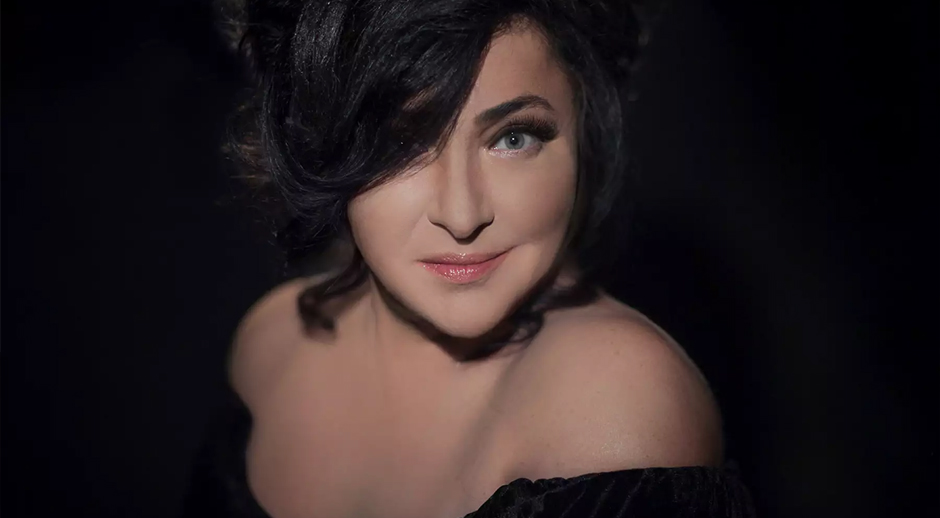 Lolita Bakıda ona verilən prezervativi şişirdib partlatdı – VİDEO