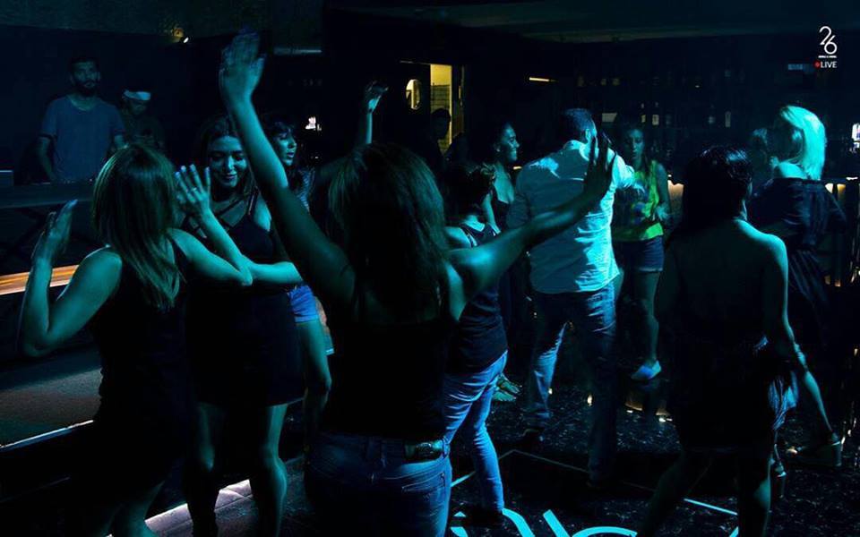 Yazıçılar Birliyinin binasında striptiz şou – VİDEO