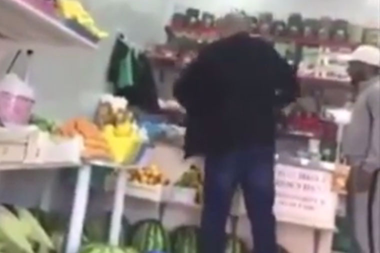 16 yaşlı qıza sataşan satıcını belə cəzalandırdılar – Azərbaycanda – Video