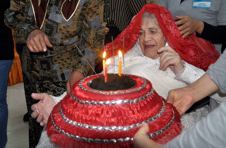 Gəlinlik xəyalını 66 yaşında gerçəkləşdirdi – FOTOLAR