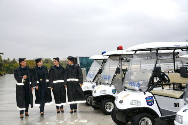 Bulvarda qadın polislər xidmətə başladı – Foto