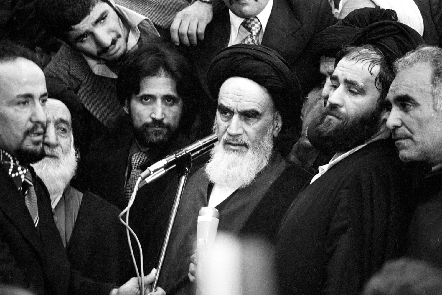 media-221118-ayatollah-khomeini-1979-bw-ac-626p-e36f90