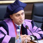 Əmrullayev alimləri “utandırdı”: Müəllimlərdən sonra elm adamlarını hədəfə alan nazirin vəzifəsi nədir?