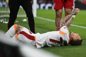 media-galatasarayda-noa-lang-soku-parmagi-koptu-iddiasi-1778116_202603190132_20260319013259_1