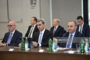 media-69e0c957b30ef69e0c957b30f01776339284f61e364817a11492ba15b3eedd473673