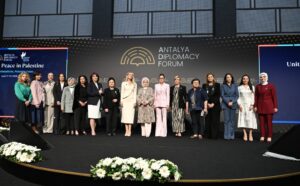 media-69e37104b325969e37104b325a177651328469e37104b325769e37104b3258