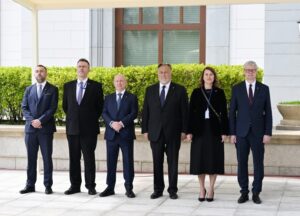 media-69ef12d5b574069ef12d5b5741177727560569ef12d5b573e69ef12d5b573f