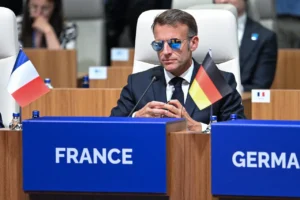 media-macronun-gece-gunduz-cikarmadigi-gozlukleri-gundemde-nedeni-belli-oldu-meger-gozunu-k-1802036_202607081520_20260708152041_2