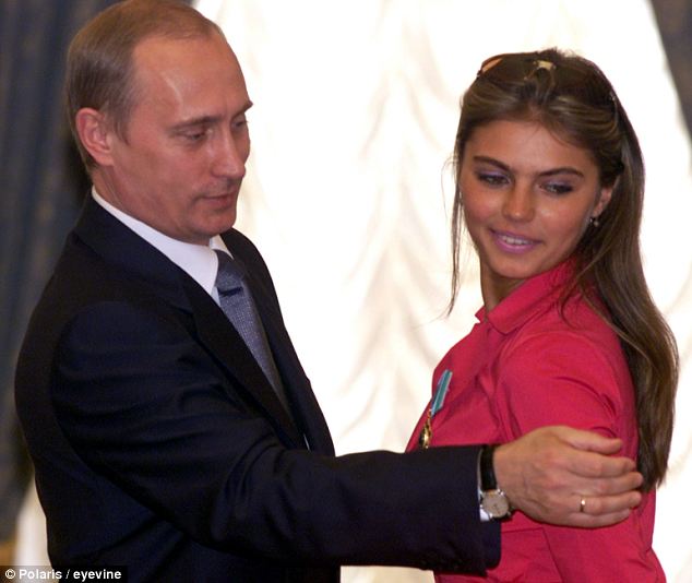 Şoumen Facebookda Putinin sevgilisi haqda yazdı