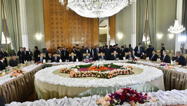 İlham Əliyev Pakistan prezidenti adından verilən şam yeməyində iştirak edib