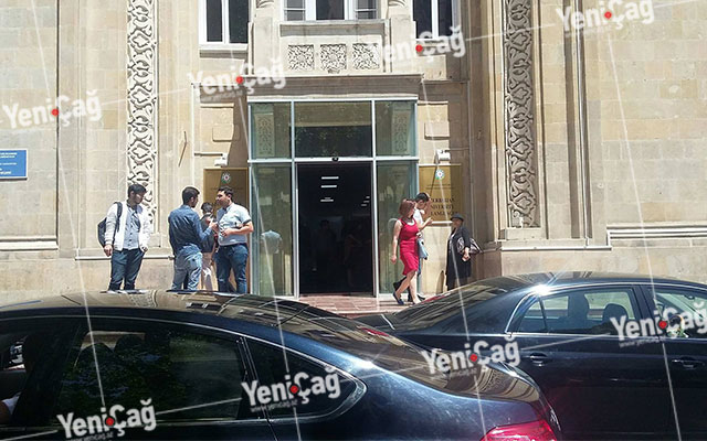 Azərbaycan Dillər Universitetində tələbələr ayağa qalxdı – Kütləvi etiraz
