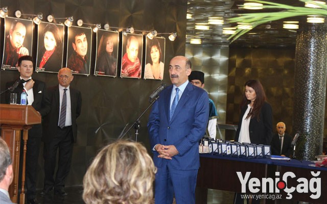 Nazir sənət adamlarını mükafatlandırdı – FOTO