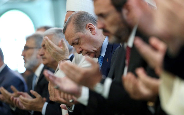 Ərdoğan 15 iyul şəhidləri üçün dua etdi – Fotolar