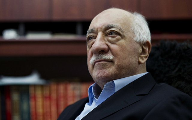 Gülənin fotoşəkilindəki şok detal: Amerika polisinin papağı və… – Foto