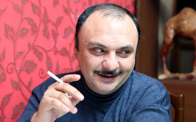 Keçmiş deputatın oğlu aylıq qazancını AÇIQLADI: Villa, bağ, bahalı avtomobil… – VİDEO