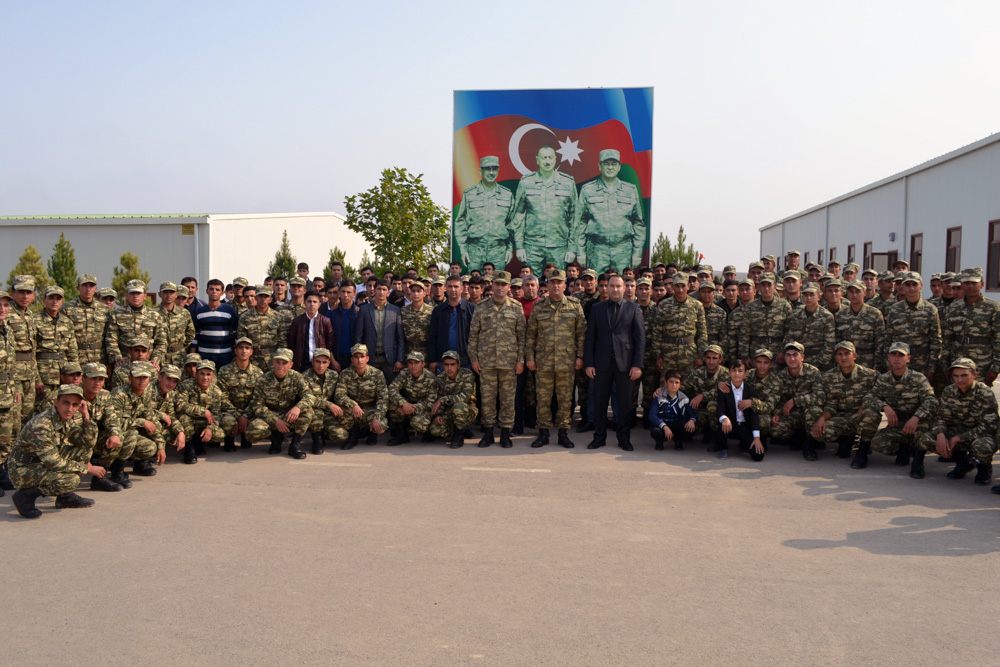 Hərbi hissədə məktəblilərin iştirakı ilə tədbir – FOTOLAR