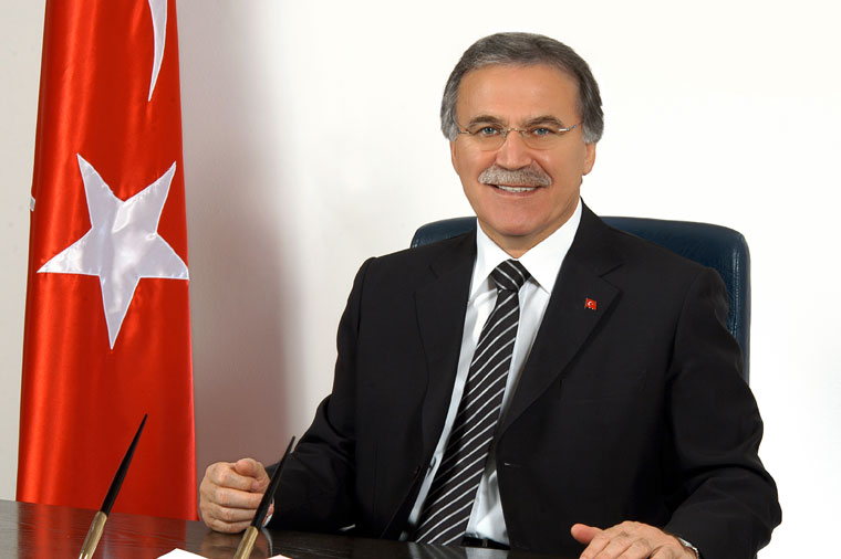 Sabiq spiker katibəylə evlənir – Fotolar