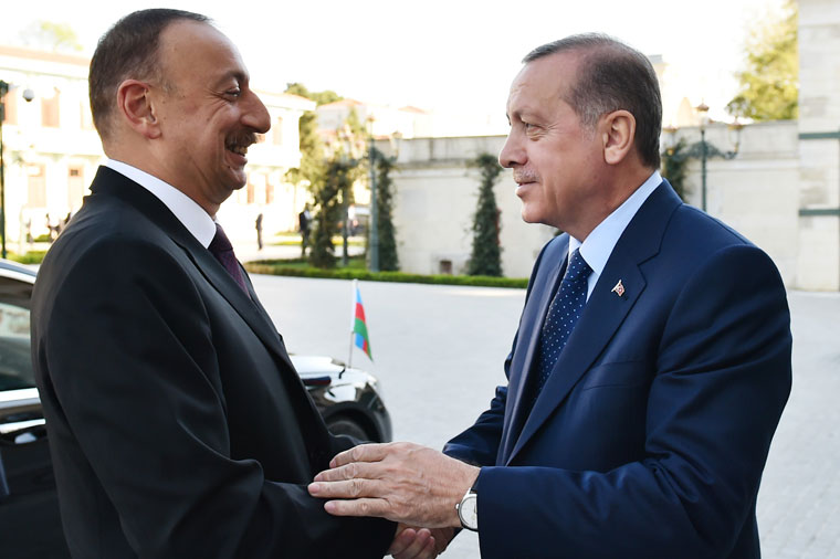 Ərdoğan Bakıda rəsmi mərasimlə qarşılandı