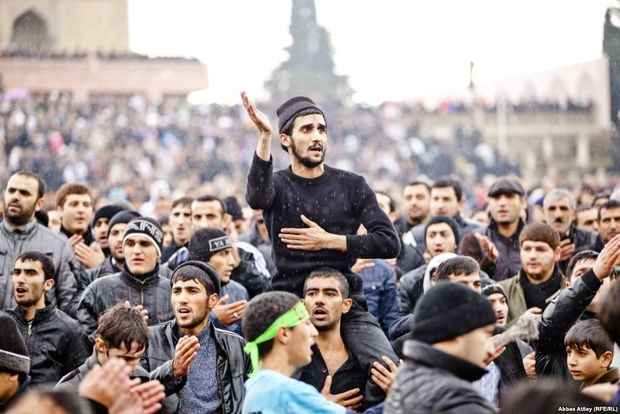 Aşura günündə qılıncla baş yardılar – Bura Bakıdır – VİDEO
