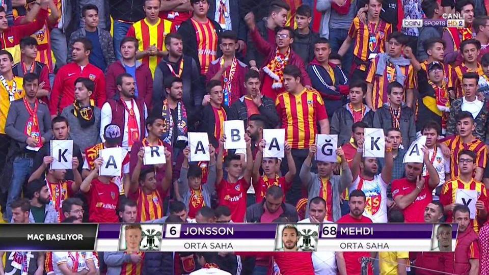 Türkiyəli azarkeşlərdən “Qarabağ” plakatı – O yazara belə etiraz etdilər – FOTOLAR