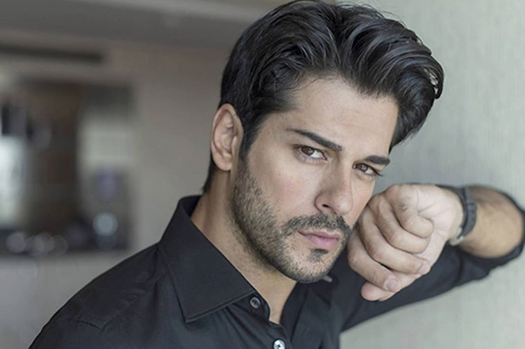 Burak sarışın gözəllə görüntüləndi – Məşhur cütlük boşanır?