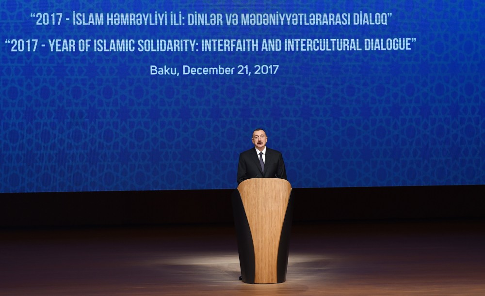 Prezident beynəlxalq konfransda iştirak edir