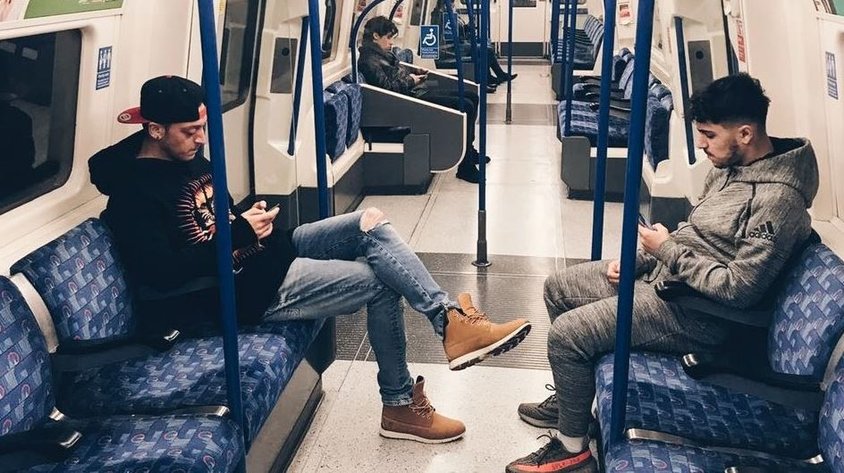 Ulduz futbolçu metroda: “Belə daha rahatdır”