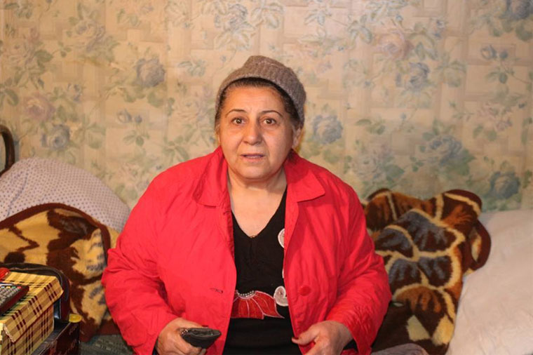 23 ildir hamamda yaşayan şairə: “Qiyamət günündə nə cavab verəcəklər?” – VİDEOREPORTAJ