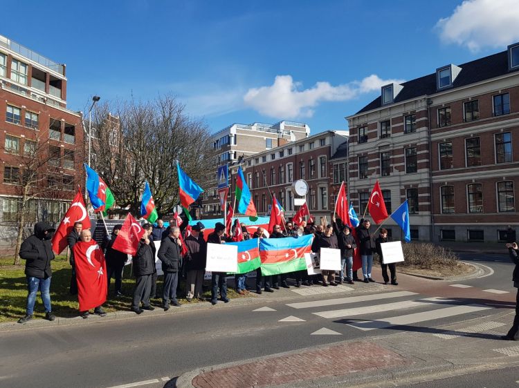 Ermənistanın Haaqadakı diplomatik nümayəndəliyi qarşısında aksiya