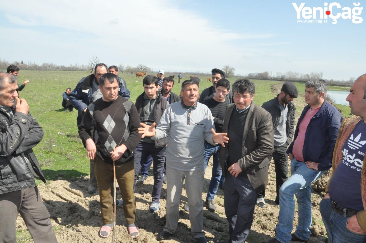 “Kurqanları dağıdıb, vətəgə, fındıq bağları salırlar” – Xaçmazda özbaşınalıq