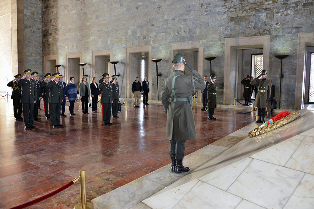 Zakir Həsənov Anıtqəbiri ziyarət edib