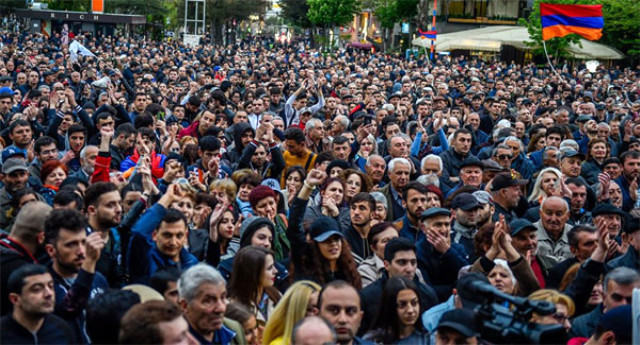 Ermənistanda “məxməri inqilab” başladı – SON DƏQİQƏ