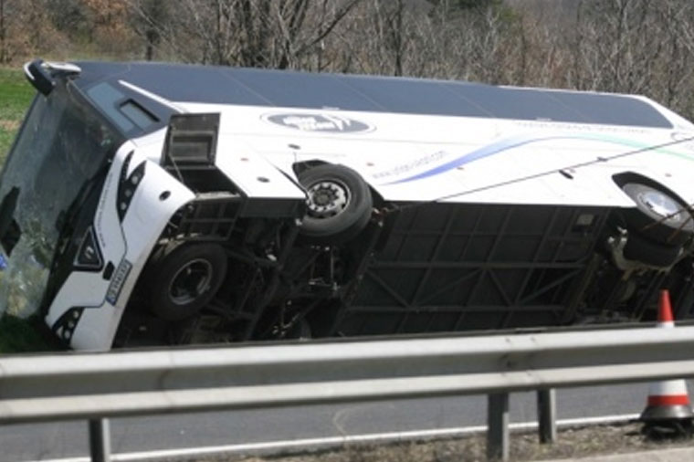 Sərnişin avtobusu qəzaya uğradı: 6 ölü, 22 yaralı