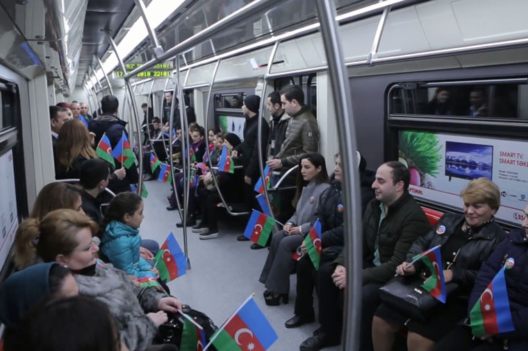 Bakı metrosunda maraqlı fləşmob – VİDEO