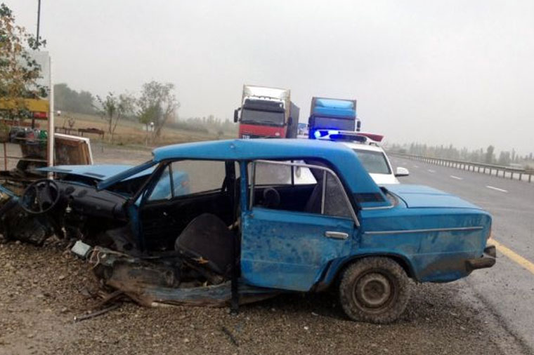 “VAZ-2107” ilə “LADA” toqquşdu: YARALILAR VAR