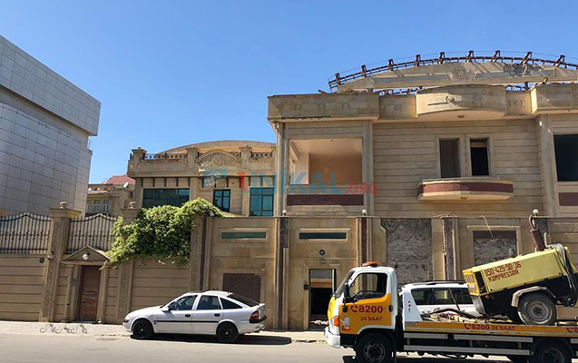 Keçmiş nazirin villası sökülür – Foto