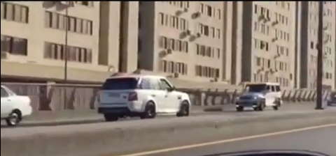 Bakıda kirayə götürdüyü “Range Rover”lə özünü işə saldı – VİDEO
