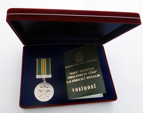 Şəhid hərbçimizin təltif olunduğu medal ailəsinə təqdim olundu