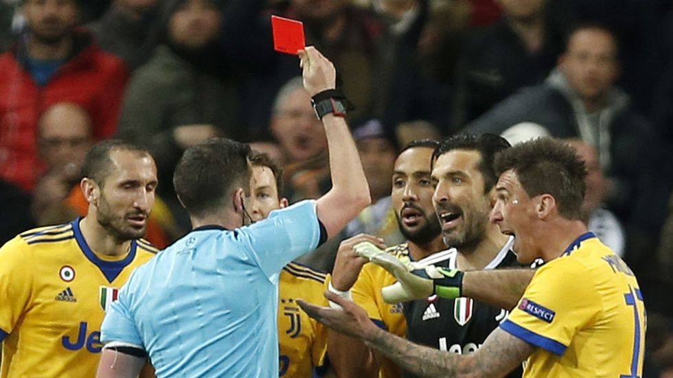 UEFA Buffonu cəzalandırdı