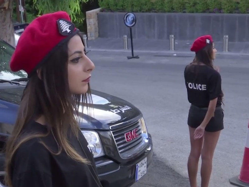 Şortikli seksual polis qızlar – VİDEO