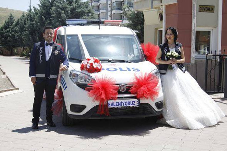 Polis avtomobilini gəlin maşını etdilər – FOTOLAR