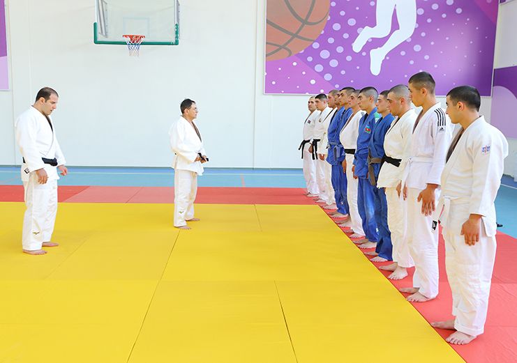Mədət Quliyev hərbçilərə cüdo üzrə master-klass keçib
