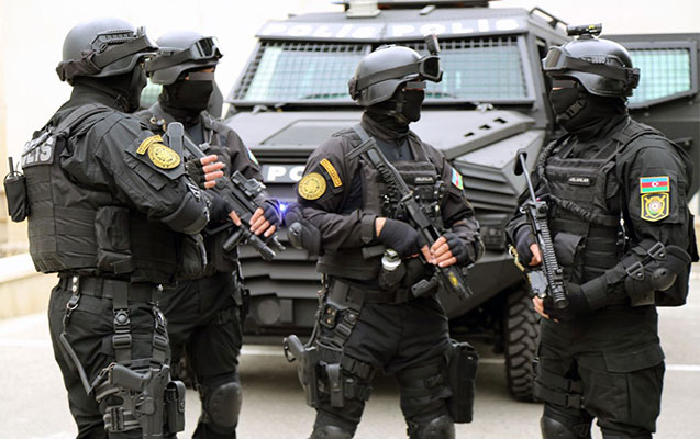 Gəncədə polisi öldürən cinayətkarın məhv edilmə anı – FOTO (18+)