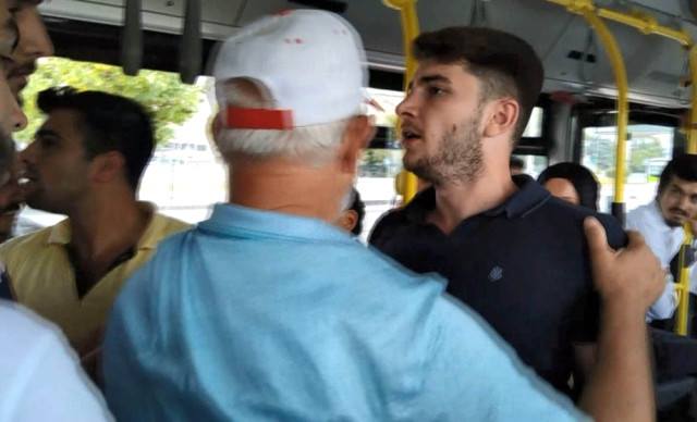 Avtobusda yaşlı qadına yer verdiyi üçün döyüldü – VİDEO