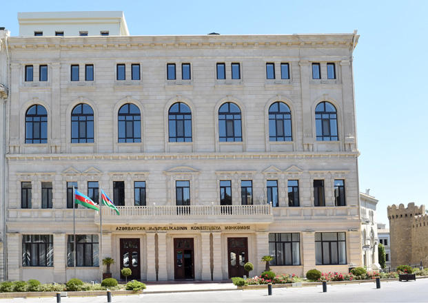 Konstitusiya Məhkəməsinin əməkdaşları təltif olundu