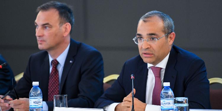 Mikayıl Cabbarov: “Vergilərin aşağı salınmasına baxılır”