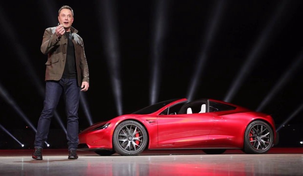 Texnologiya nəhəngi “Tesla”nın ilk mobil telefonu – FOTO